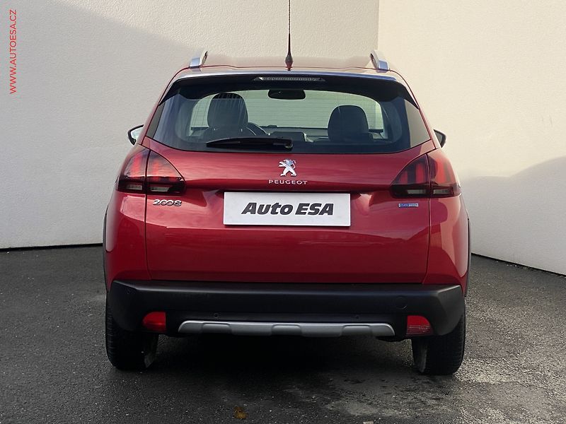 Peugeot 2008 (2016) 1.2PT, Allure, AT, navi - fotka 5 z 18