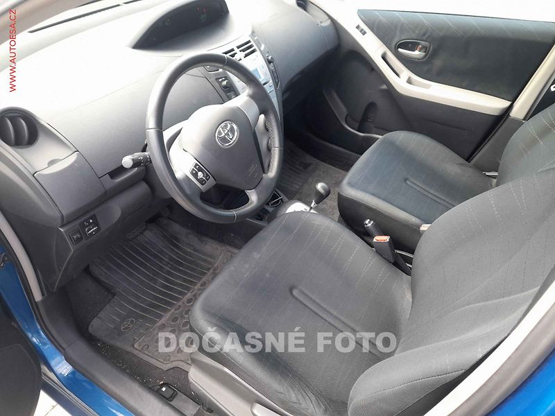 Toyota Yaris (2007) 1.3, 1.maj,ČR, servis.kniha - fotka 3 z 3
