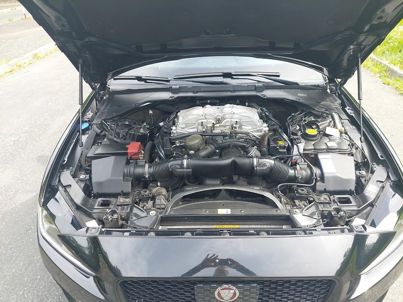 Jaguar XE Vynikající sportovní auto - fotka 10 z 10