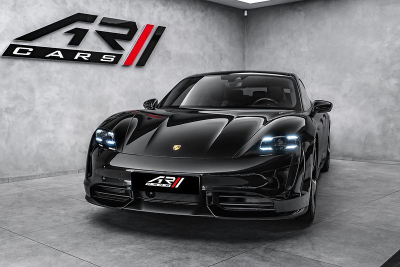 Porsche Taycan Turbo S Keramiky Pano 360 - fotka 3 z 28