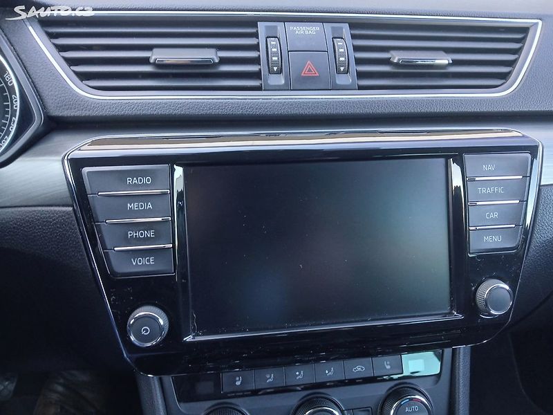 Škoda Superb 2.0 TDI 110kW - fotka 21 z 35