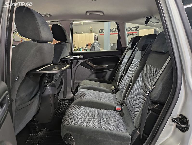 Ford C-MAX 1.8 TDCi 85kW GHIA, PDC, TEMP - fotka 12 z 20