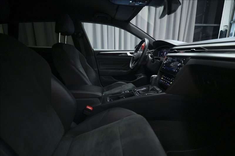 Volkswagen Arteon 2,0 TDI DSG R-LINE 1. MAJ ČR - fotka 13 z 36