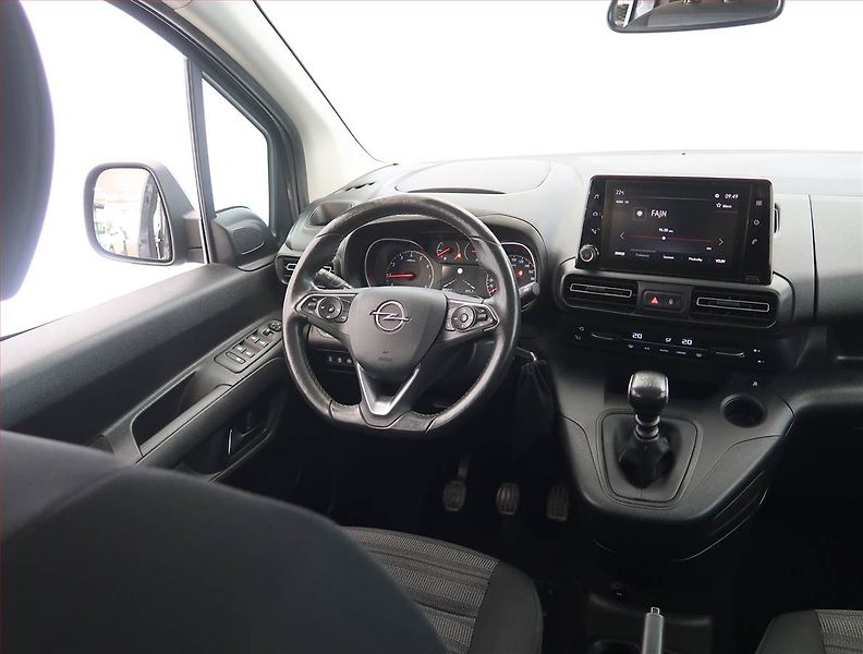 Opel Combo (2019) Enjoy 1.2 Turbo, 7Míst, 1Maj - fotka 7 z 21