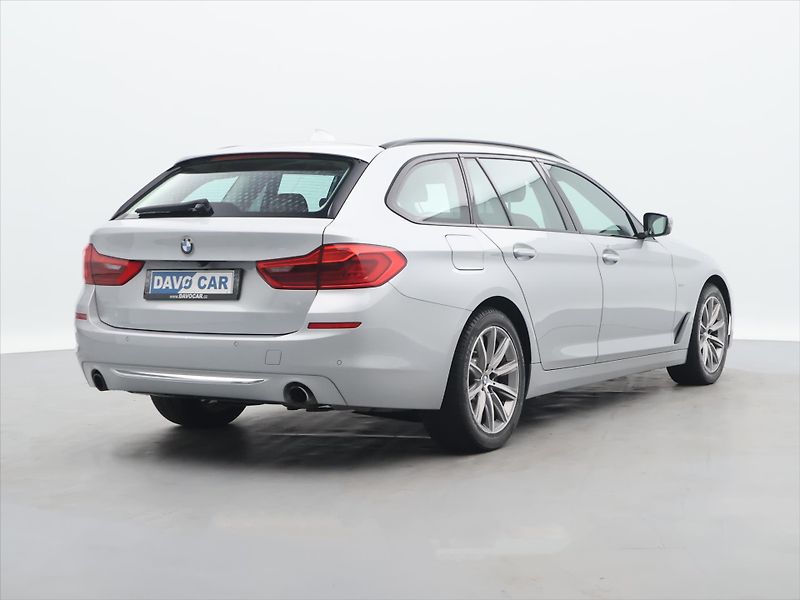 BMW Řada 5 2,0 530i xDrive Luxury Line - fotka 7 z 31