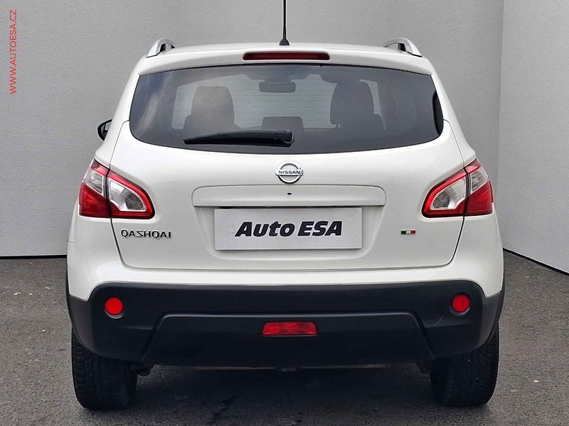 Nissan Qashqai (2012) 2.0 4x4, Tekna, xenon, navi - fotka 5 z 19