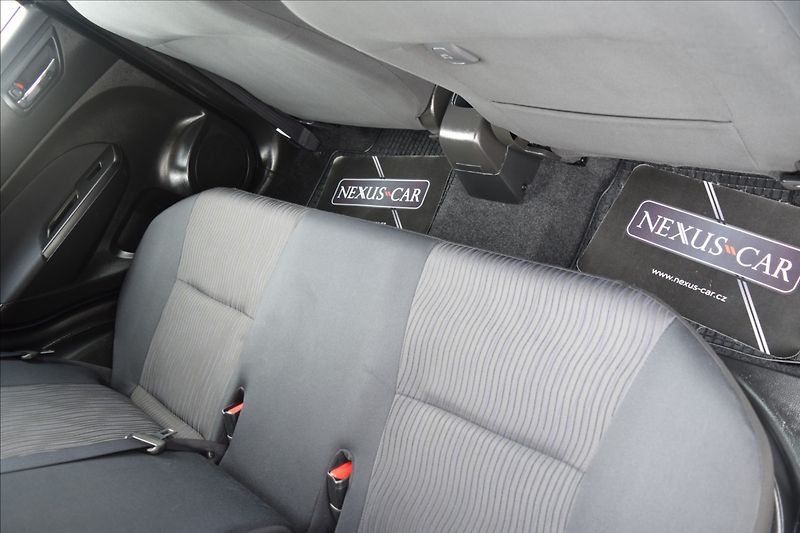 Suzuki Swift 1,2 i 69KW 4X4 ALU KLIMA - fotka 20 z 46