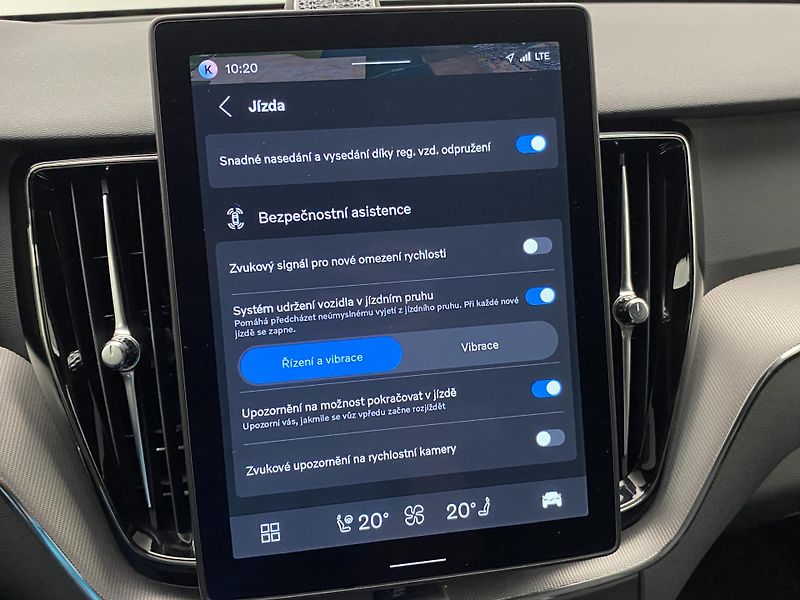 Volvo XC60 T8 AWD RECHARGE BLACK EDITION - fotka 51 z 64