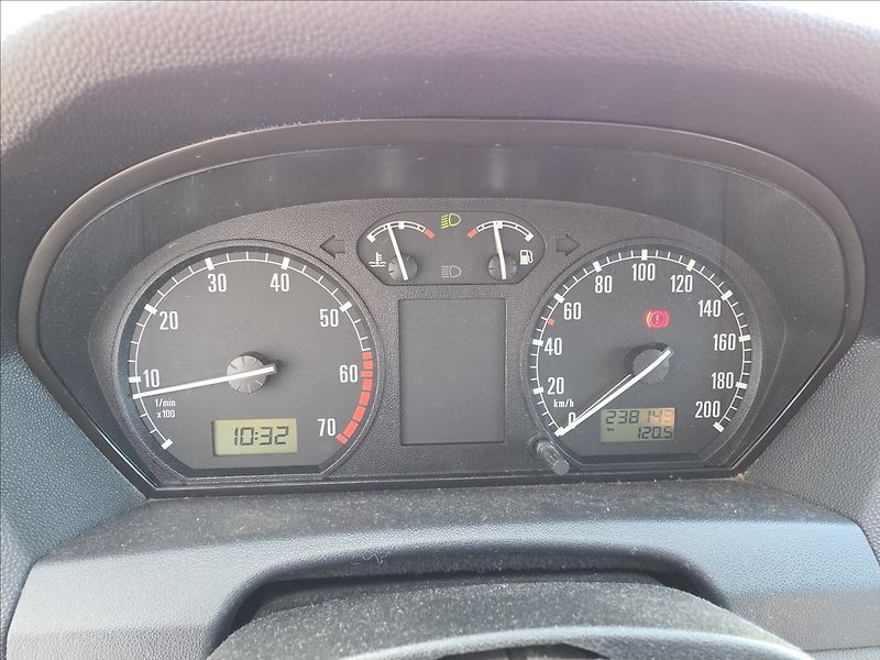 Škoda Fabia 1,2 HTp Clasic SERVISOVÁNO - fotka 15 z 37
