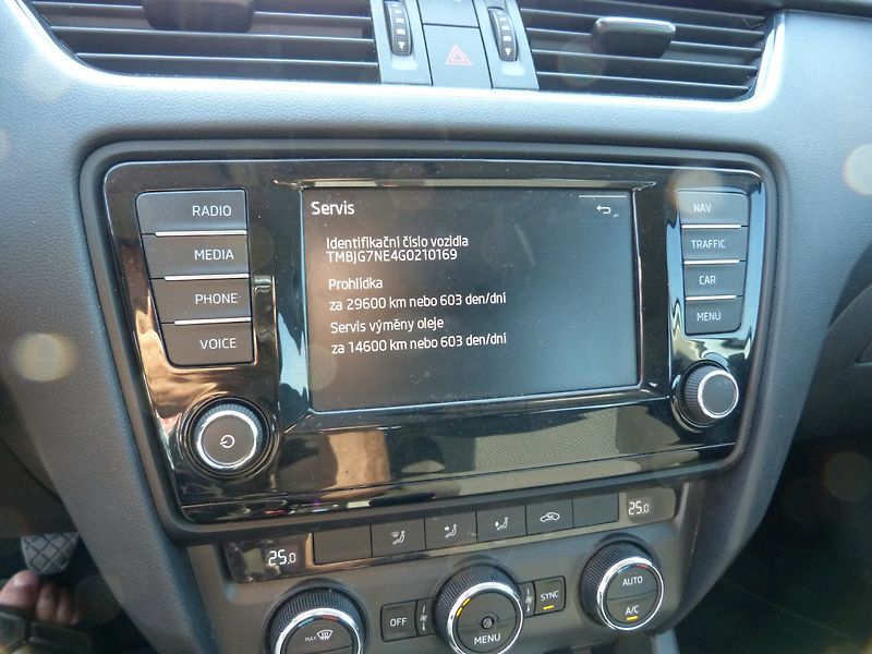 Škoda Octavia 1.6 tdi Greenline - fotka 19 z 19