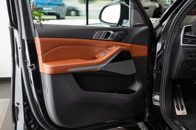 BMW X7 M50i/360/HarmanKardon/Pano - fotka 7 z 31
