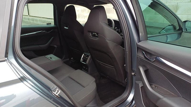 Škoda Octavia (2022) combi 2.0 TDI 110kW DSG-SPORT - fotka 12 z 46