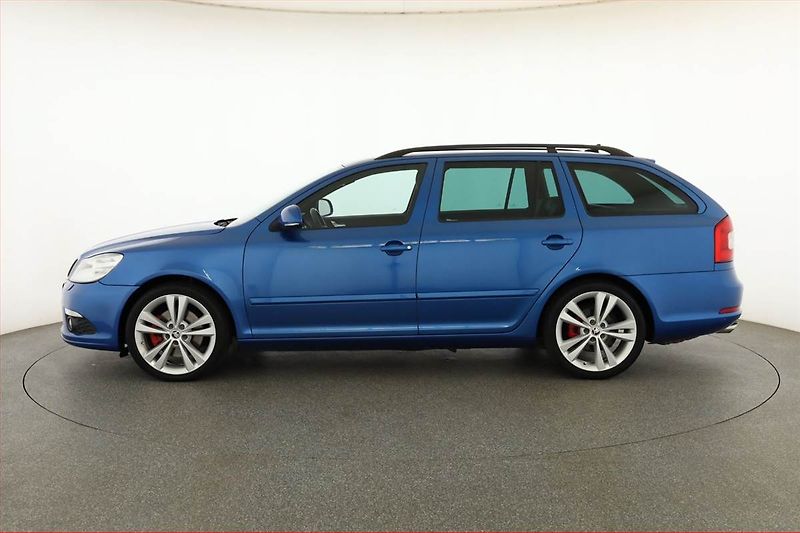 Škoda Octavia (2010) RS 2.0 TSI, Navi, Xenony - fotka 3 z 12