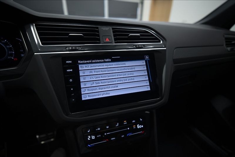 Volkswagen Tiguan 1,4 TSI DSG eHYBRID R-LINE ČR - fotka 38 z 46