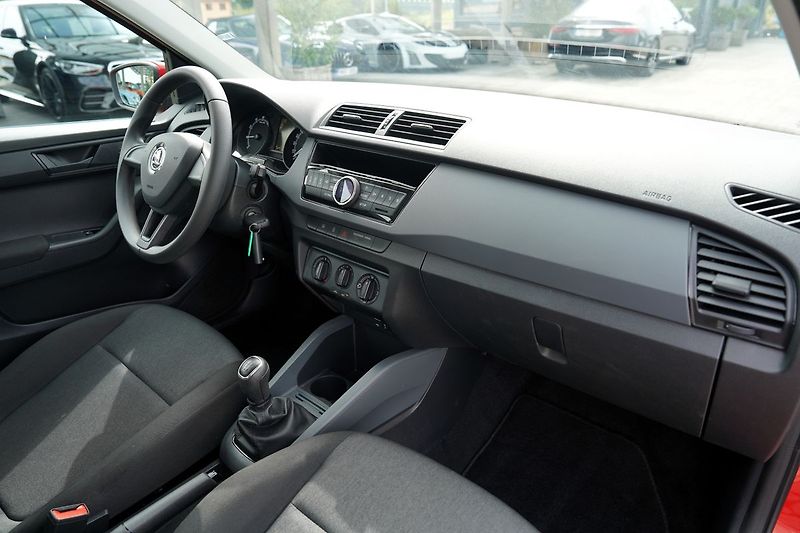 Škoda Fabia 1.0 MPI  75 PS/10.400 km !!!! - fotka 24 z 33