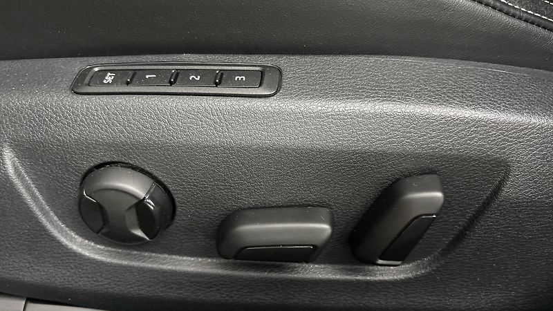 Škoda Superb 2.0 TSI DSG Style Combi - fotka 21 z 29