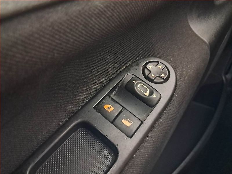 Peugeot 207 (2011) 1.6 HDi, Serv.kniha, po STK - fotka 16 z 16