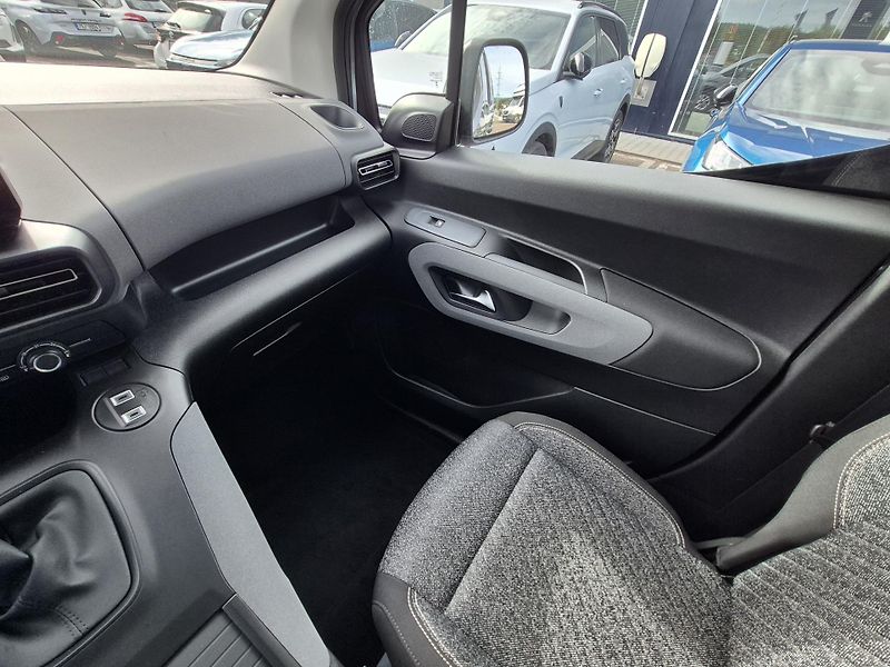 Peugeot Rifter (2026) Long ALLURE HDi 130 S&S MAN6 - fotka 20 z 23