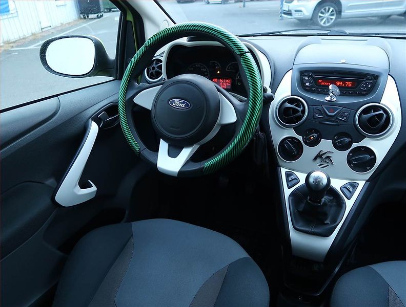 Ford Ka (2010) 1.2 i, po STK, rezervace - fotka 7 z 15