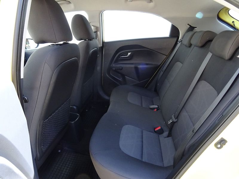 Kia Rio (2017) 1.2i,61kW,1majČR,S.kni,ALU - fotka 16 z 22
