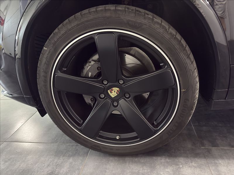 Porsche Cayenne 3,0   D VZDUCH PANO BOSE 360 - fotka 39 z 44