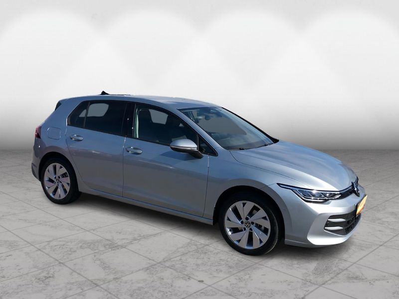 Volkswagen Golf People 1,5 eTSI 85 kW 7DSG mHE - fotka 6 z 28