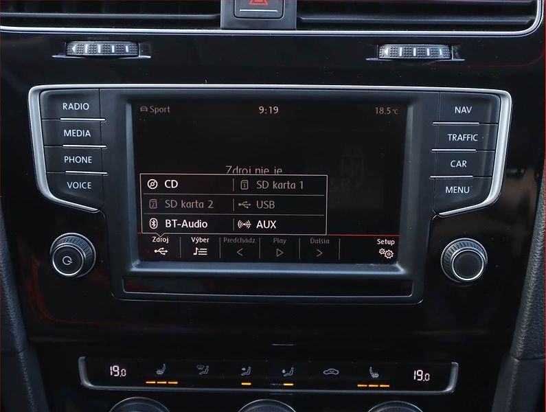 Volkswagen Golf (2015) 2.0 TDI, Automat, Serv.kniha - fotka 18 z 22