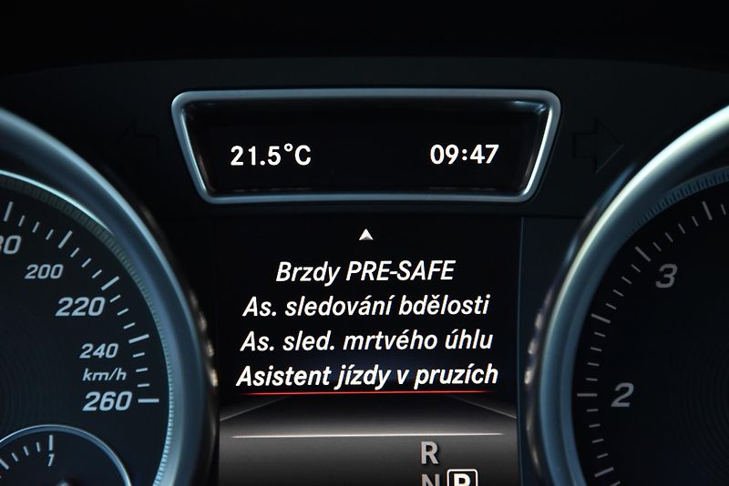 Mercedes-Benz GLE 350 d 4MATIC FACE,NAVI,LED,ČR - fotka 21 z 51