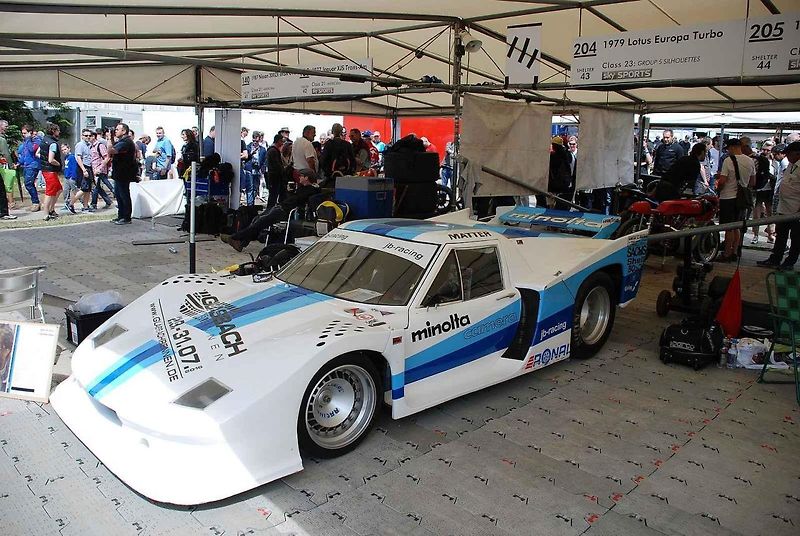 Lotus Europa, sportovní vůz britské automobilky, vznikl přesně podle filozofie šéfa značky Colina Chapmana. Vyráběl se v letech 1966 až 1975.