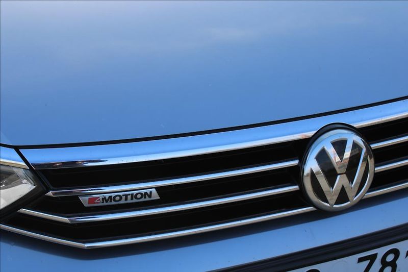 Volkswagen Passat 2,0 TDi  DSG, 4x4, HIGHLINE - fotka 26 z 31