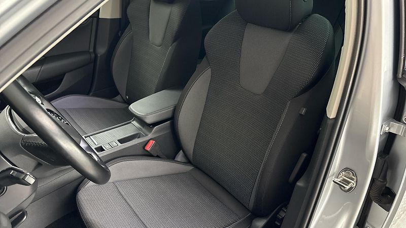Škoda Octavia 2.0 TDI Ambition Combi - fotka 15 z 24