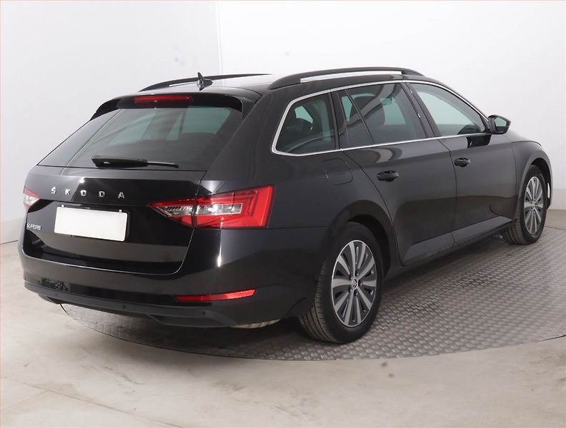 Škoda Superb (2022) Ambition 2.0 TSI - fotka 5 z 17