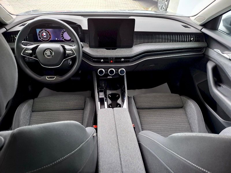 Škoda Superb (2024) SELECTION TD 110/2.0 A7F - fotka 15 z 30