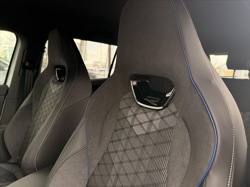 Volkswagen Tayron (2025) 1,5 TSI 150kW eHybrid  R-Line - fotka 16 z 21