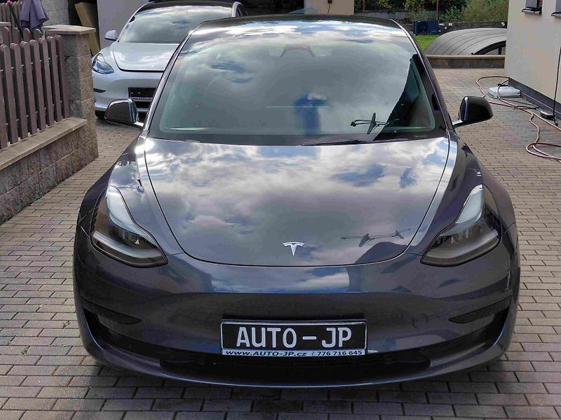 Tesla Model 3 RWD LED ACC 18ALU SOH 91,1% - fotka 7 z 19
