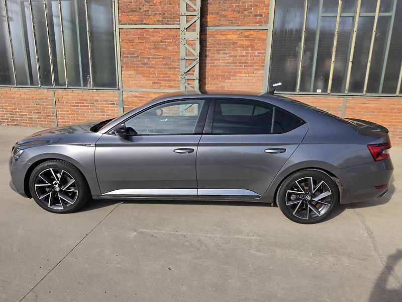 Škoda Superb (2023) Sportline 2,0 TDI 110kW AUT - fotka 2 z 23
