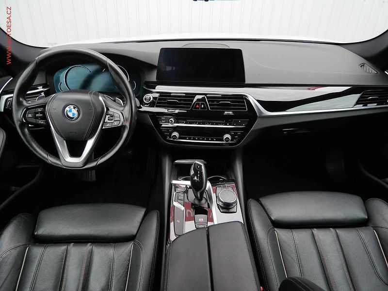 BMW Řada 5 (2017) 2.0 d xD, Sport Line, AT - fotka 8 z 23