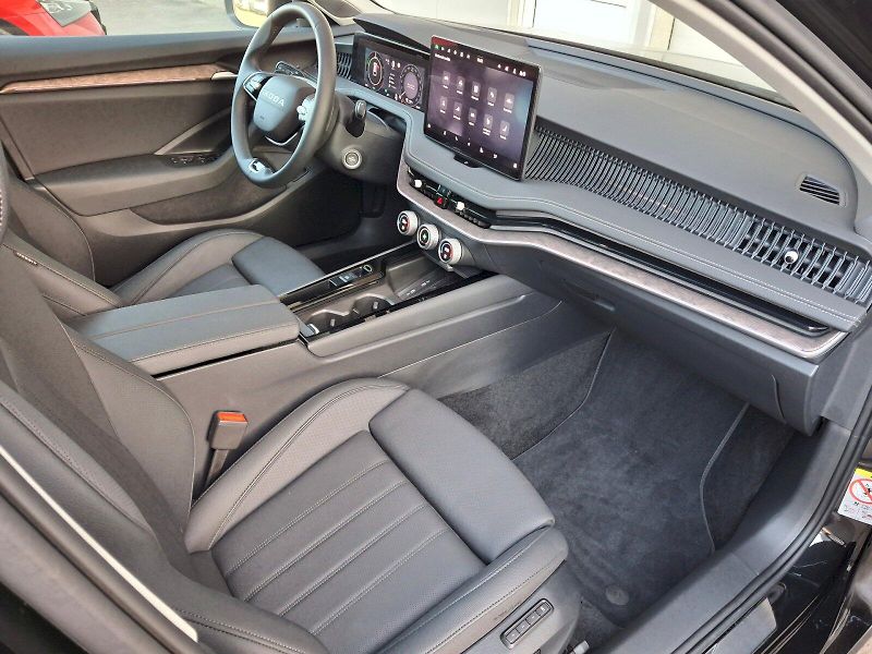Škoda Superb (2025) Combi iV L&K DSG 1,5TSi 150kW - fotka 14 z 35