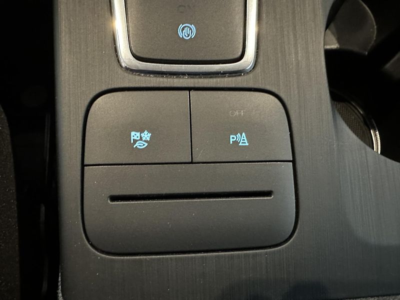 Ford Kuga Titanium 2.5i HEV 190k aut. - fotka 22 z 26