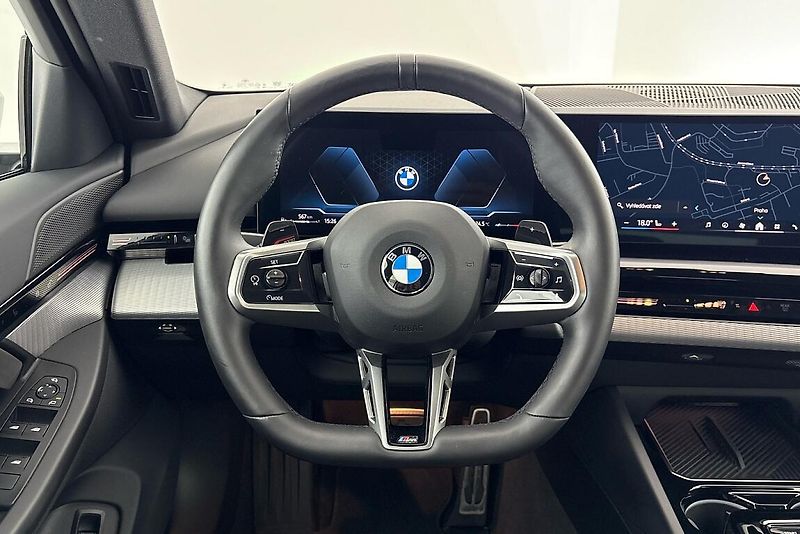 BMW Řada 5 540d xDrive Touring - fotka 20 z 24