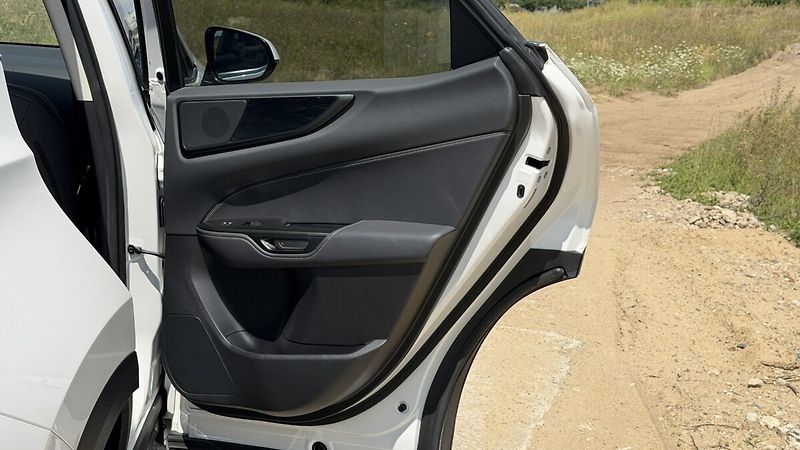 Lexus NX 350h 350H 2,5 HEV PRESTIGE TECH PLU - fotka 24 z 29