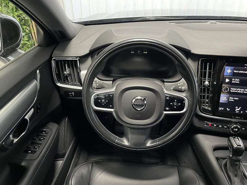 Volvo V90 2.0 D4 MOMENTUM SERVISKA - fotka 21 z 29