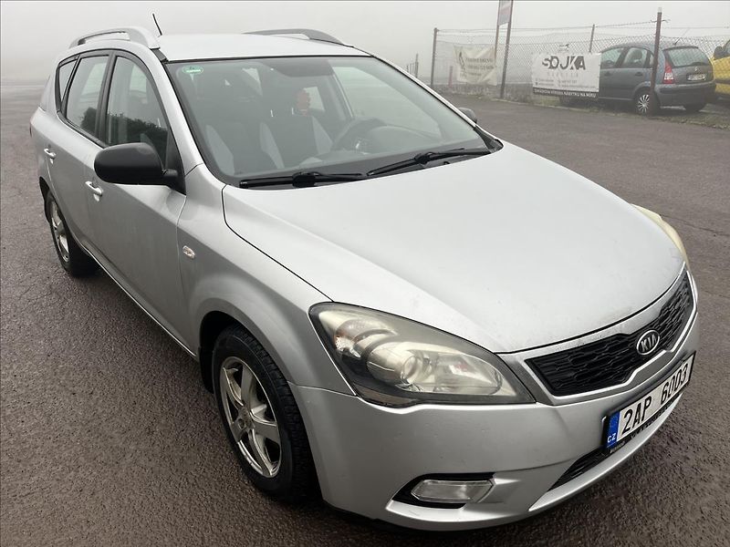 Kia Ceed 1,6 CRDi 16V KLIMA ALU SERVIS - fotka 3 z 29