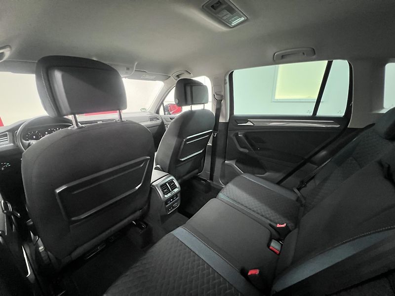 Volkswagen Tiguan IQ.DRIVE, 2.0 TSI 140 kW, 4x4 - fotka 17 z 44