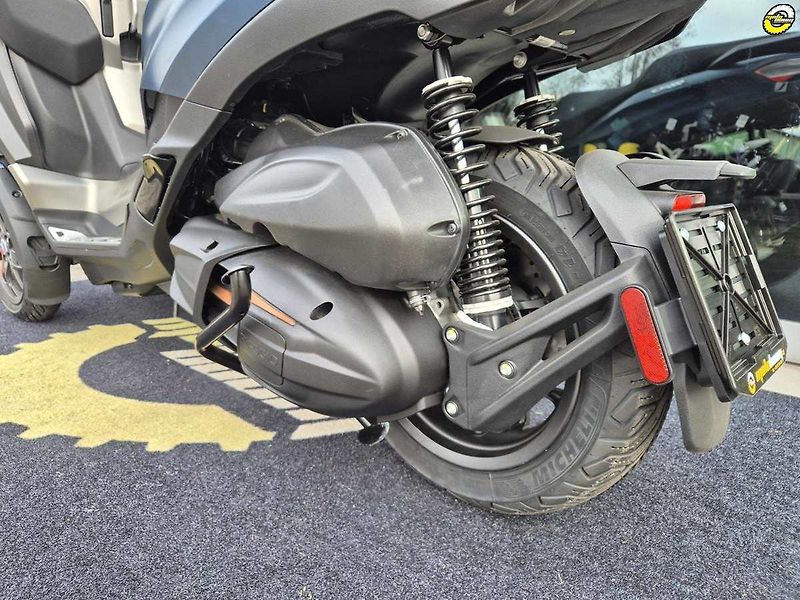 Piaggio MP3 530 Exclusive (2026) E5+ - fotka 14 z 26