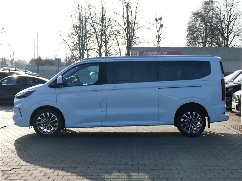 Ford Tourneo Custom 2,0 L2,TITANIUM X,8Míst,AWD - fotka 2 z 44