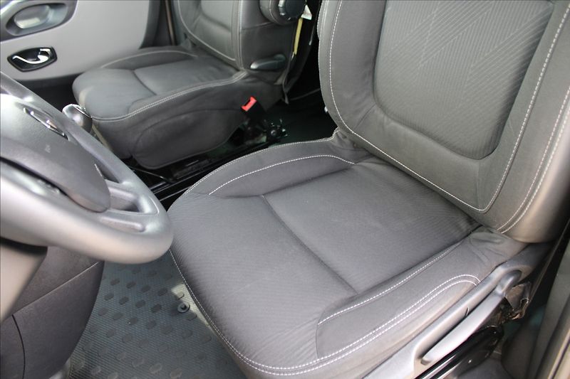 Renault Trafic 1,6 dCi  NOVÉ V ČR, 8 MÍST - fotka 20 z 24