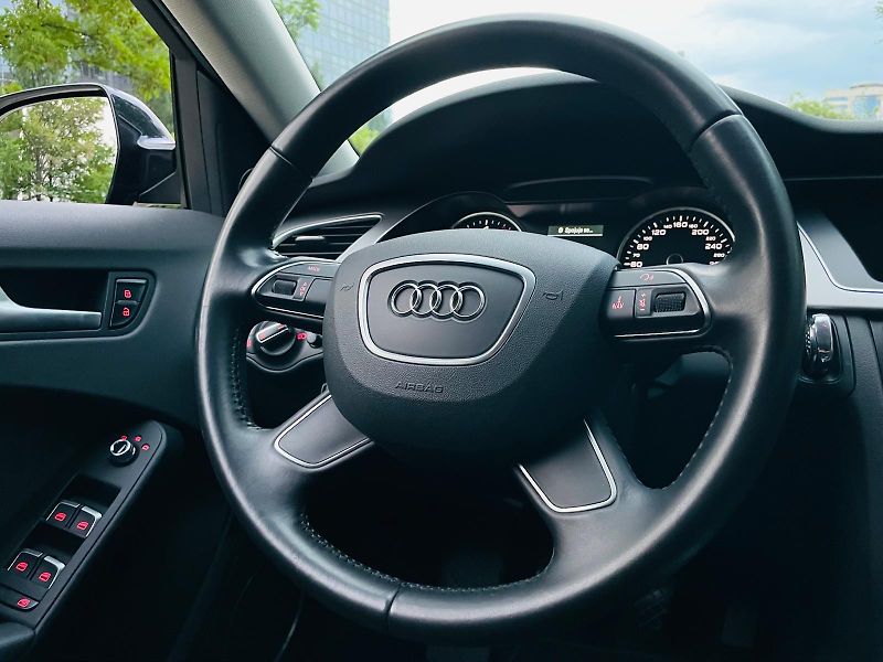 Audi A4 2.0TDI VÝHŘEV SENZORY SERVISKA - fotka 26 z 49