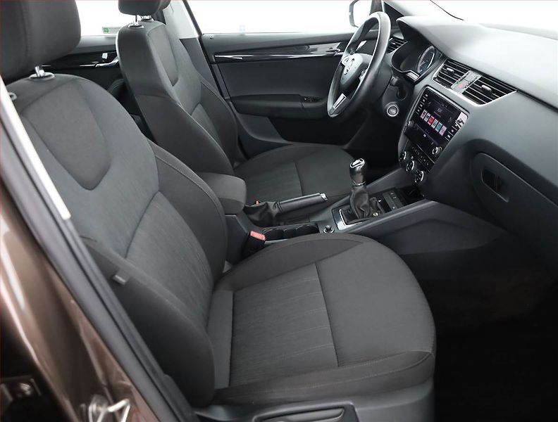 Škoda Octavia (2018) Style 1.4 TSI, ČR,1.maj - fotka 7 z 20