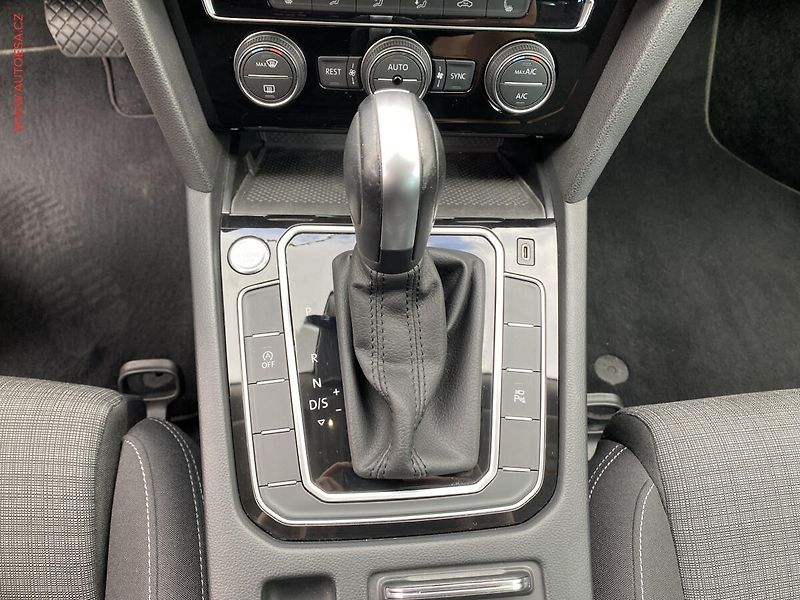 Volkswagen Passat (2020) 1.6 TDi, Business, DSG, LED - fotka 16 z 18